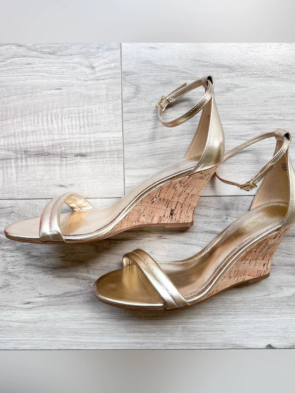 Lilly Pulitzer Jenna Wedge Sandals — Gold Metallic, Size 8.5
